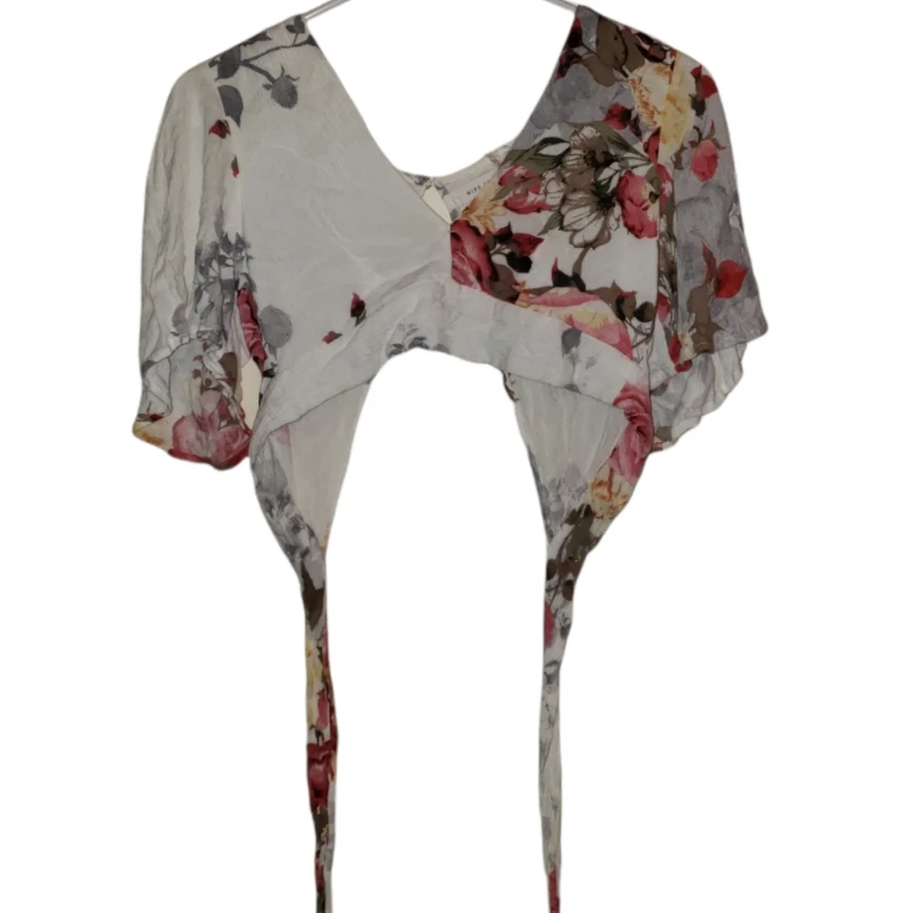 Forever 21 Floral Crop Top - Picture 3 of 3